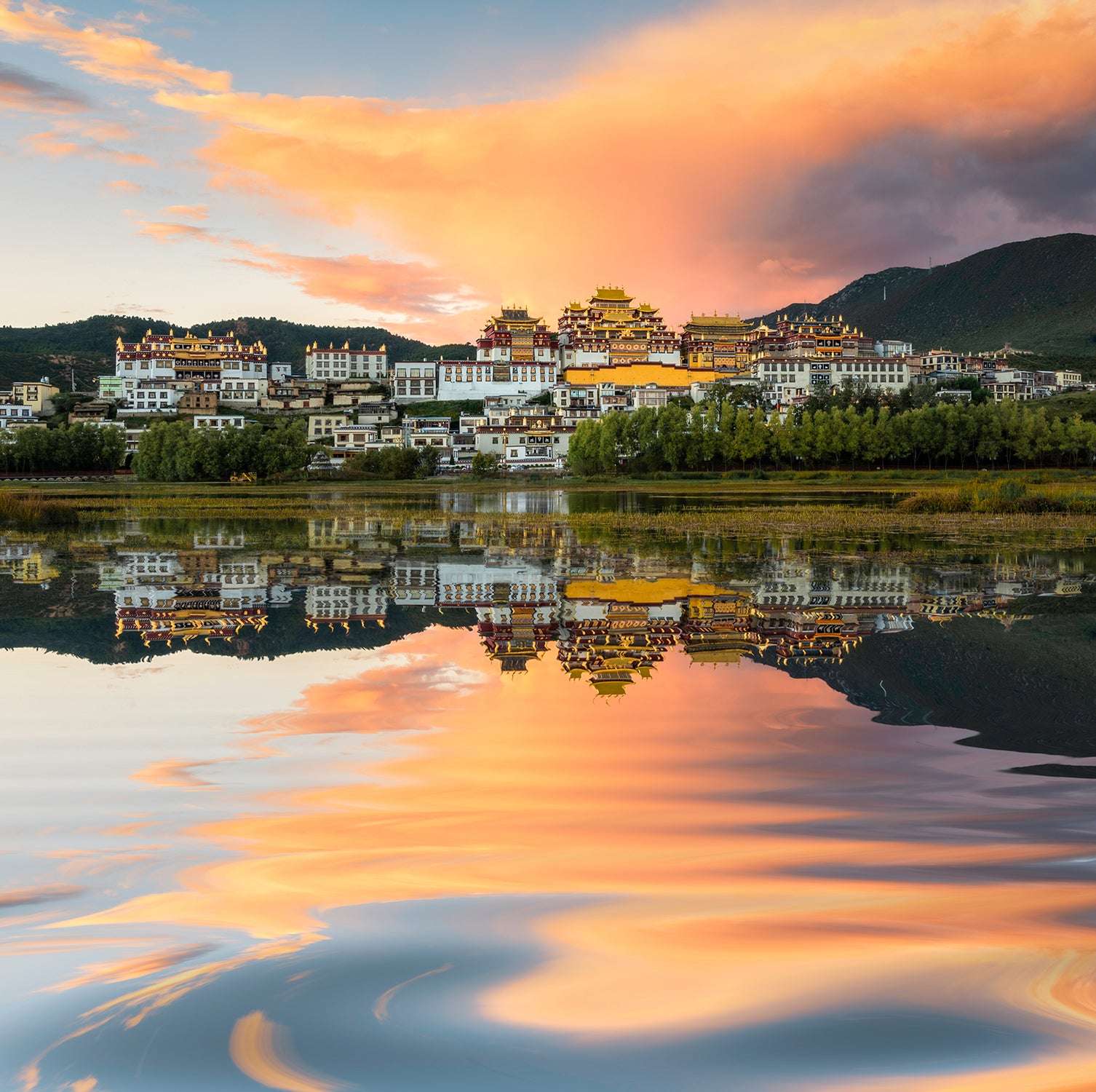 songzanlin-monastery-at-sunset
